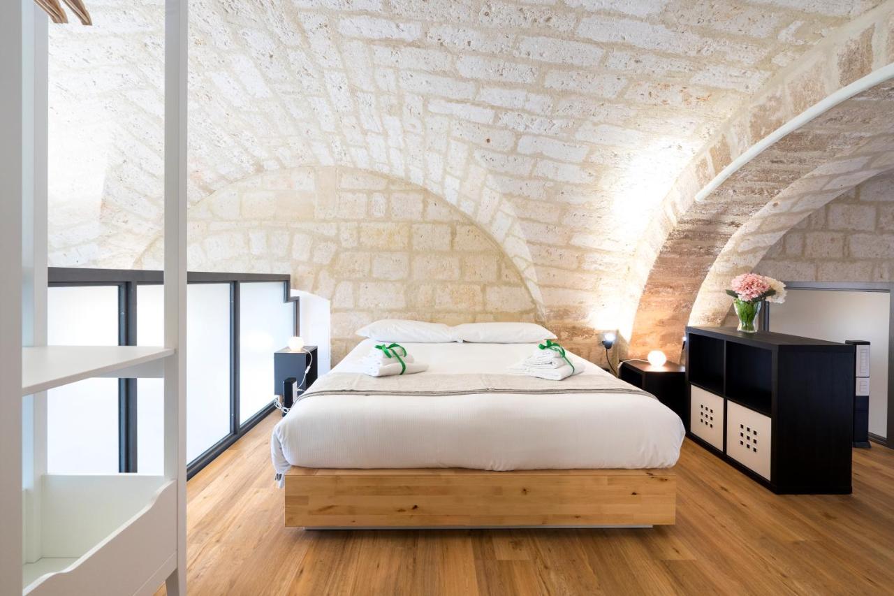 Stazione & Politecnico Stylish Apt With Netflix Бари Екстериор снимка
