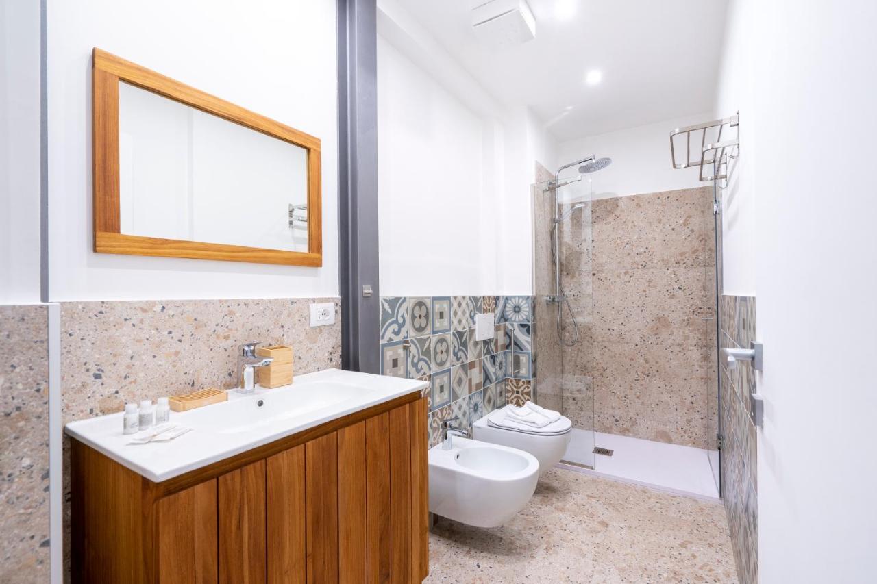 Stazione & Politecnico Stylish Apt With Netflix Бари Екстериор снимка